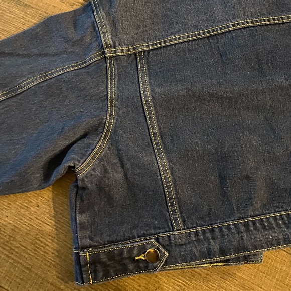 Cute Cropped Jean Jacket! - Picture 5 of 6